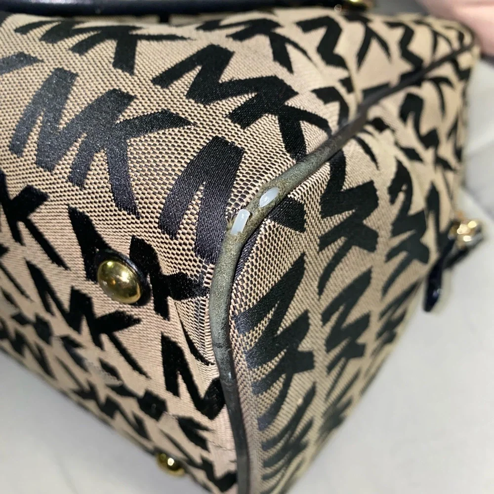 Authentic Michael Kors Satchel - Picture 11 of 16
